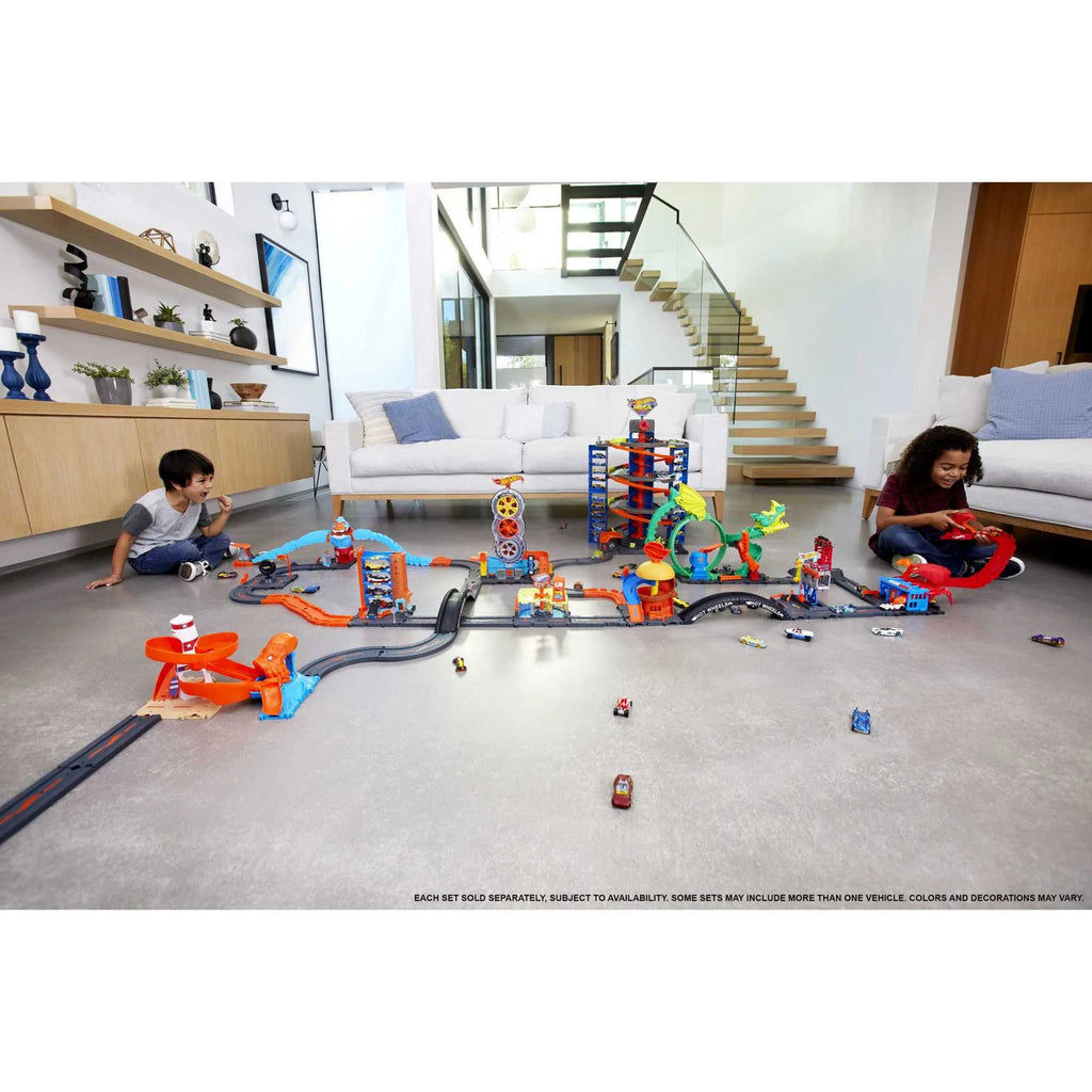 City Track Pack, Set of 10 Basic Track Pieces with 1:64 Scale Toy Car, 20.63 In