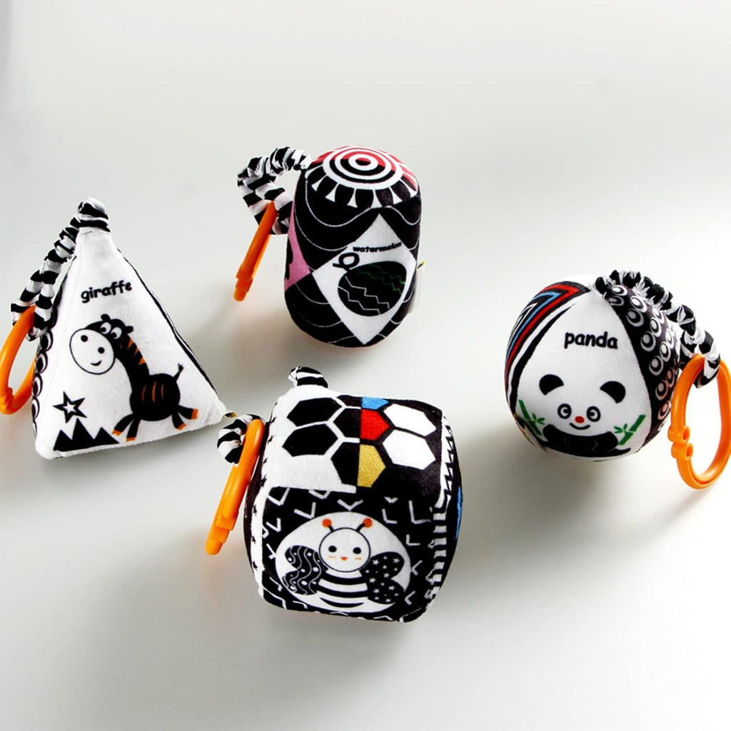 Baby Hanging Rattle Toys, 4 Pack Black and White Car Seat Baby Toys Soft Squeaky Stroller Toy for Babies Montessori Sensory Toy 0-12 Months for Newborn Infant, White and Black