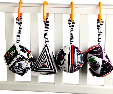 Baby Hanging Rattle Toys, 4 Pack Black and White Car Seat Baby Toys Soft Squeaky Stroller Toy for Babies Montessori Sensory Toy 0-12 Months for Newborn Infant, White and Black